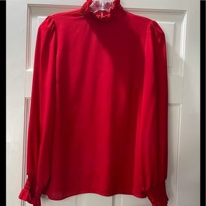 The perfect red blouse!❤️